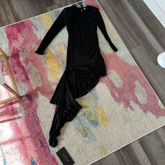 ASTR Black Long Sleeve Asymmetric Hem Dress - Picture 5 of 7